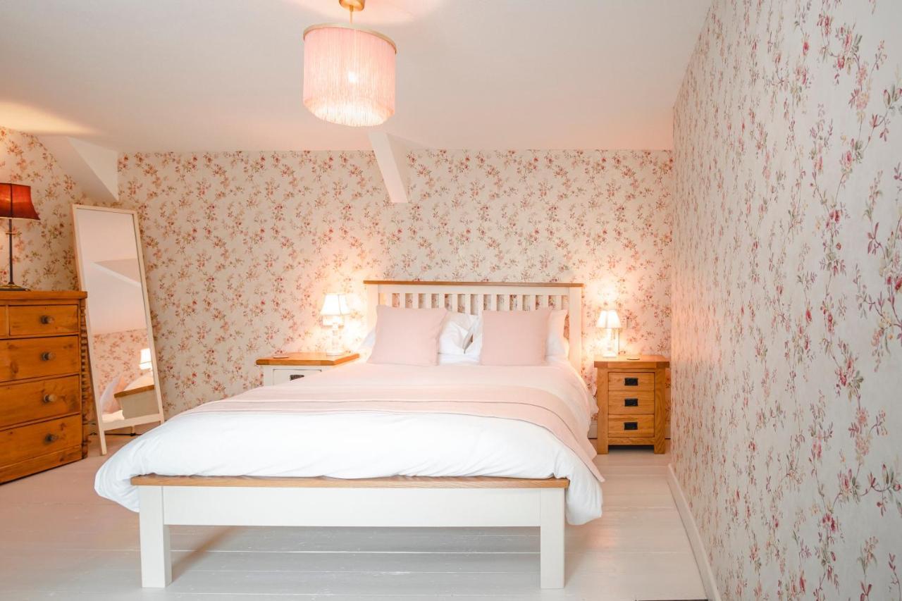 The Green Door Vegan B&B Llanon ภายนอก รูปภาพ